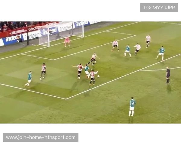 足球超远吊射让全场炸锅：瞬间点燃比赛的神奇瞬间