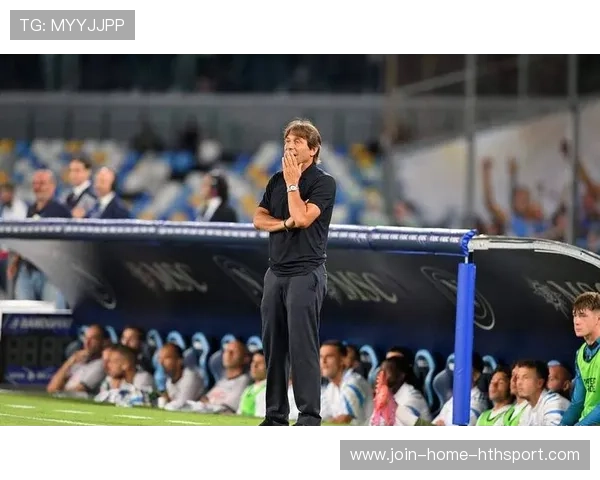 那不勒斯禁区内横向移动形成最佳射门角度 那不勒斯禁区内横向移动形成最佳射门角度