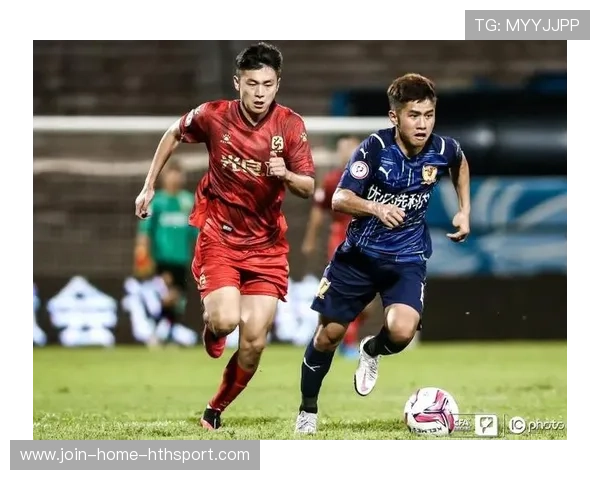 深圳新鹏城前场的跑位令对方后防频繁告急